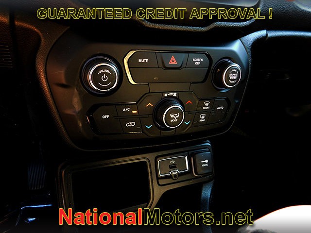 Jeep Renegade Vehicle Full-screen Gallery Image 14