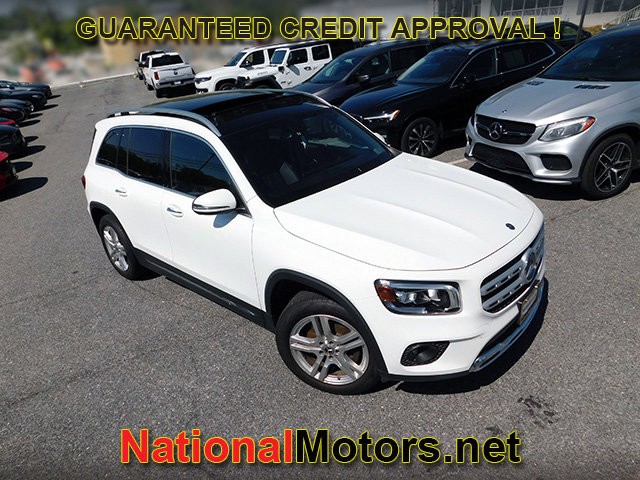 Mercedes-Benz GLB Vehicle Full-screen Gallery Image 02