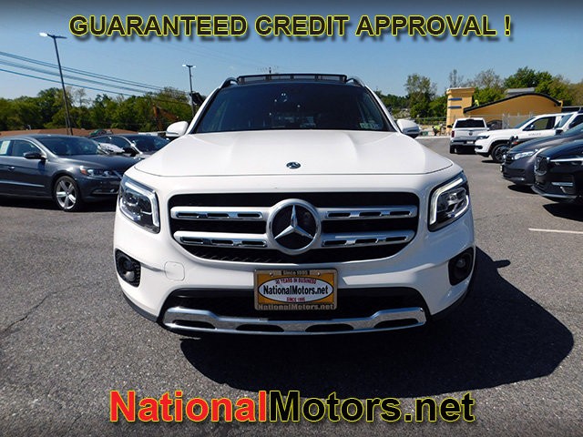 Mercedes-Benz GLB Vehicle Full-screen Gallery Image 03