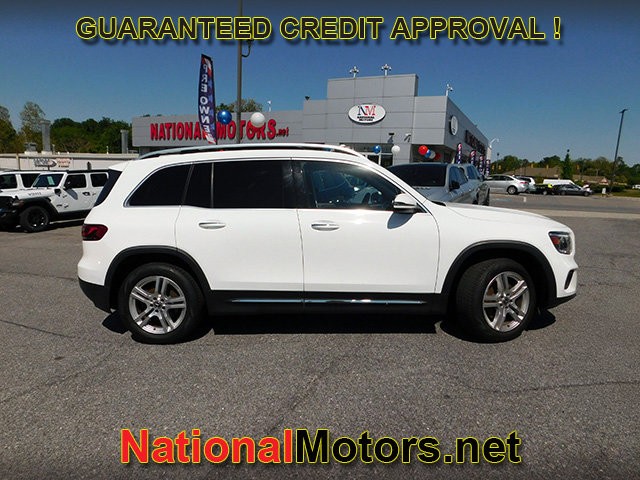 Mercedes-Benz GLB Vehicle Full-screen Gallery Image 04
