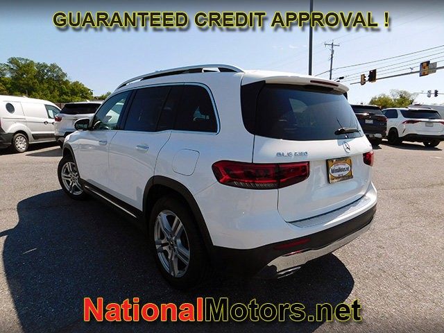 Mercedes-Benz GLB Vehicle Full-screen Gallery Image 05