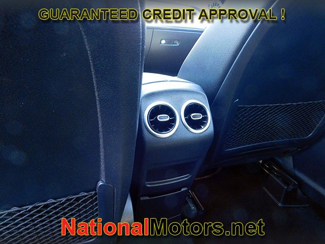 Mercedes-Benz GLB Vehicle Full-screen Gallery Image 13