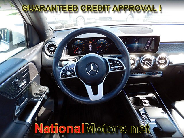 Mercedes-Benz GLB Vehicle Full-screen Gallery Image 14