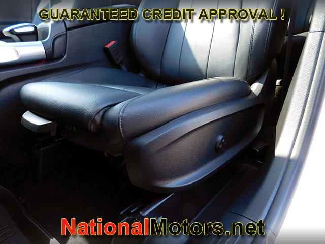 Mercedes-Benz GLB Vehicle Full-screen Gallery Image 18