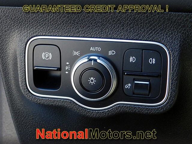 Mercedes-Benz GLB Vehicle Full-screen Gallery Image 27