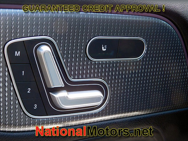 Mercedes-Benz GLB Vehicle Full-screen Gallery Image 28