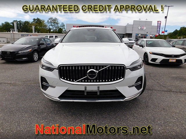 Volvo XC60 Vehicle Full-screen Gallery Image 03