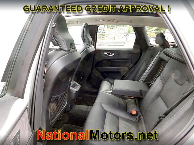 Volvo XC60 Vehicle Full-screen Gallery Image 10