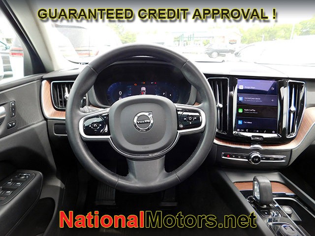 Volvo XC60 Vehicle Full-screen Gallery Image 12