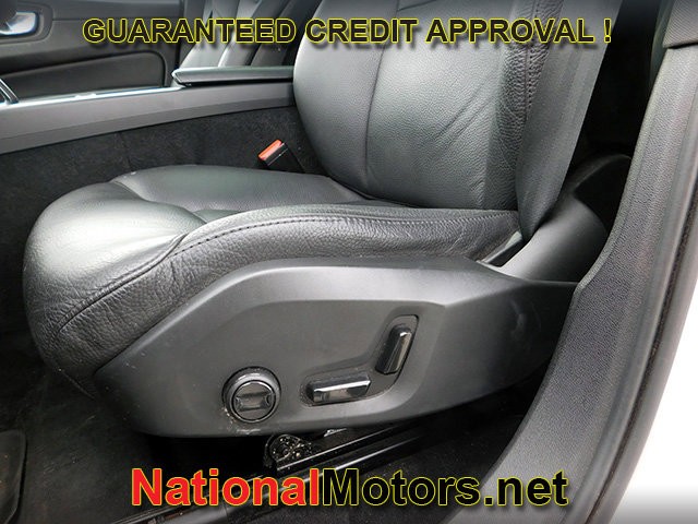 Volvo XC60 Vehicle Full-screen Gallery Image 15
