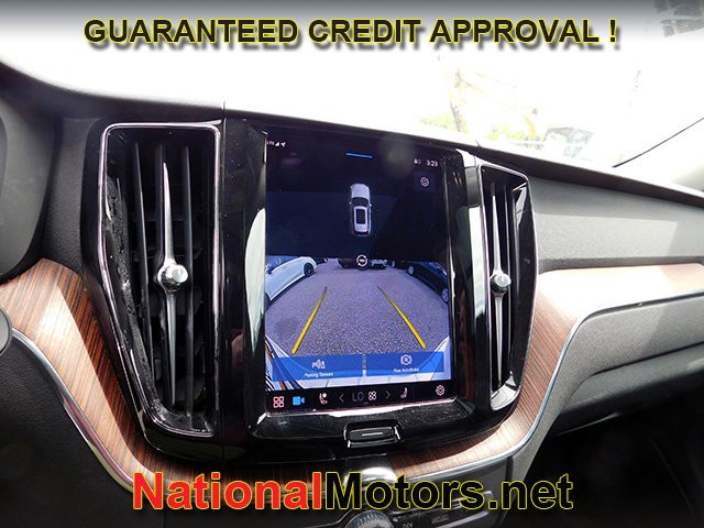 Volvo XC60 Vehicle Full-screen Gallery Image 18
