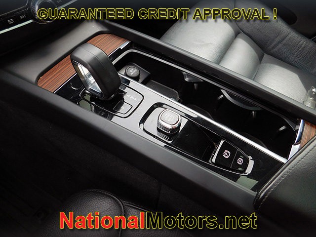 Volvo XC60 Vehicle Full-screen Gallery Image 19