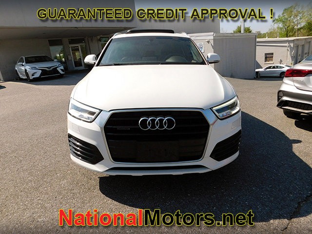 Audi Q3 Vehicle Full-screen Gallery Image 03