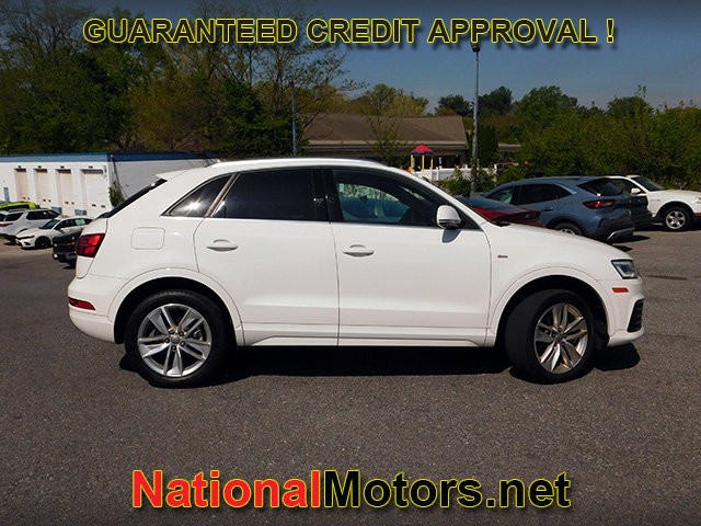 Audi Q3 Vehicle Full-screen Gallery Image 04