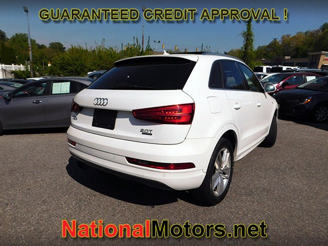 Audi Q3 Vehicle Full-screen Gallery Image 05