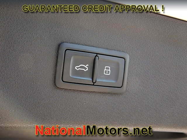 Audi Q3 Vehicle Full-screen Gallery Image 07