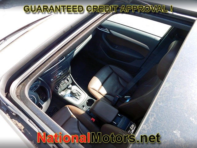 Audi Q3 Vehicle Full-screen Gallery Image 09