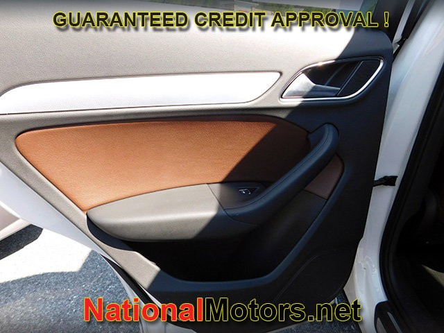 Audi Q3 Vehicle Full-screen Gallery Image 10