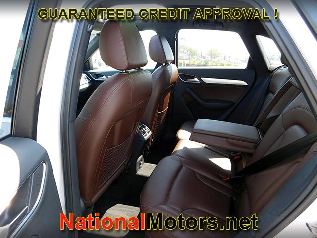 Audi Q3 Vehicle Full-screen Gallery Image 11