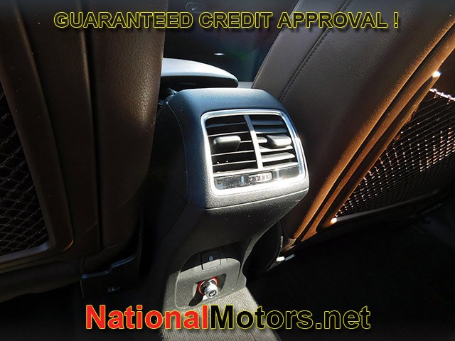 Audi Q3 Vehicle Full-screen Gallery Image 12