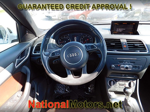 Audi Q3 Vehicle Full-screen Gallery Image 13