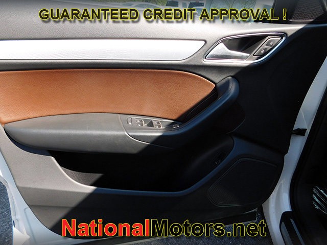 Audi Q3 Vehicle Full-screen Gallery Image 14