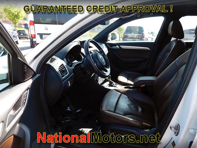 Audi Q3 Vehicle Full-screen Gallery Image 15