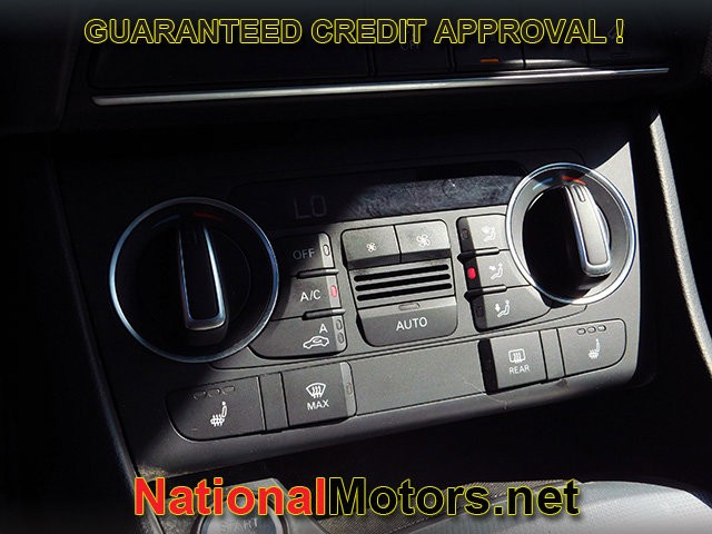 Audi Q3 Vehicle Full-screen Gallery Image 21