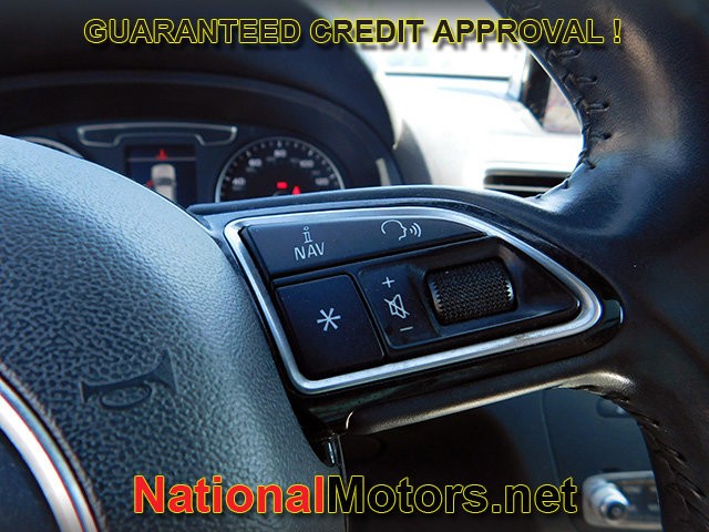 Audi Q3 Vehicle Full-screen Gallery Image 23