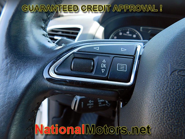 Audi Q3 Vehicle Full-screen Gallery Image 24