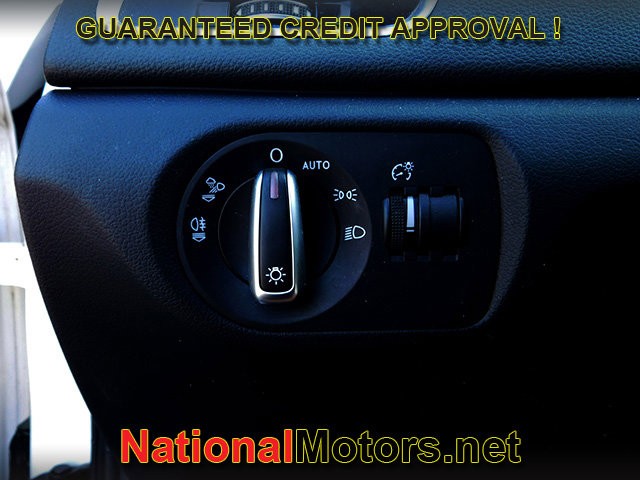 Audi Q3 Vehicle Full-screen Gallery Image 26