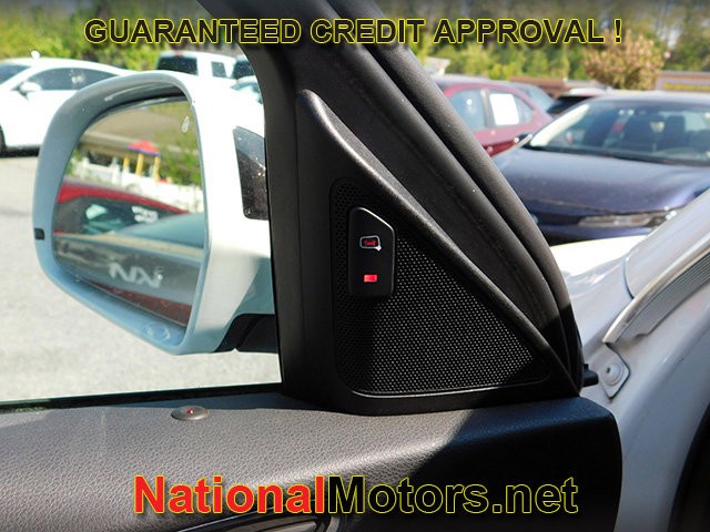 Audi Q3 Vehicle Full-screen Gallery Image 27