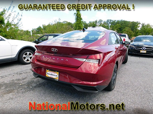 Hyundai Elantra Vehicle Full-screen Gallery Image 03