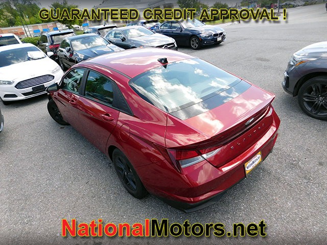 Hyundai Elantra Vehicle Full-screen Gallery Image 04