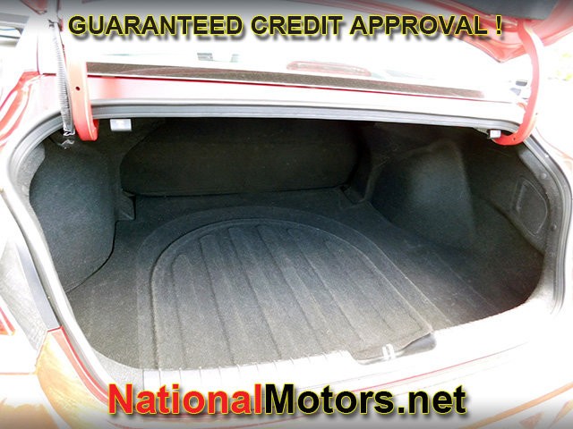 Hyundai Elantra Vehicle Full-screen Gallery Image 05