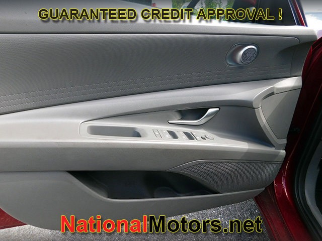 Hyundai Elantra Vehicle Full-screen Gallery Image 09