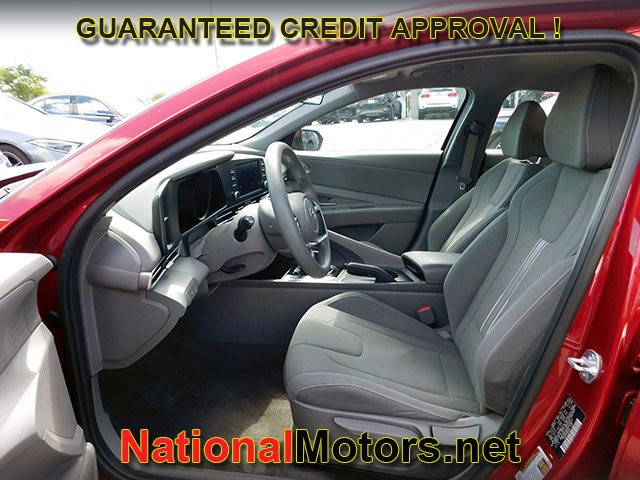 Hyundai Elantra Vehicle Full-screen Gallery Image 10