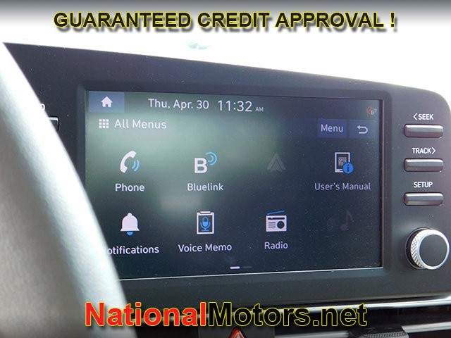 Hyundai Elantra Vehicle Full-screen Gallery Image 12