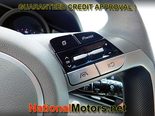 Hyundai Elantra Vehicle Full-screen Gallery Image 15