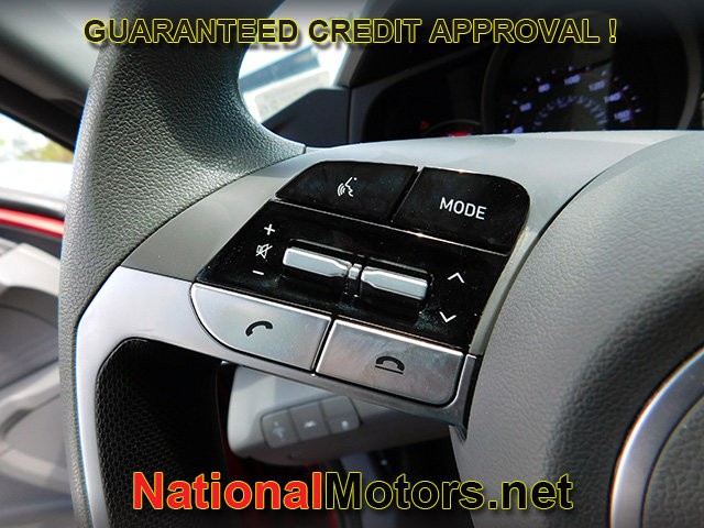 Hyundai Elantra Vehicle Full-screen Gallery Image 16