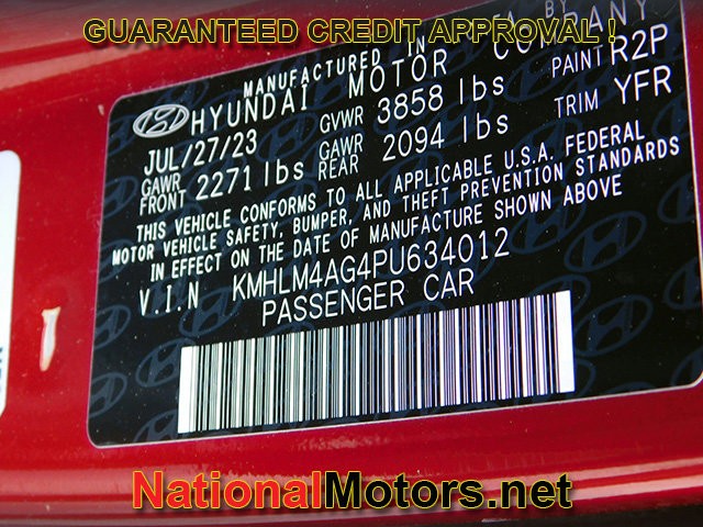 Hyundai Elantra Vehicle Full-screen Gallery Image 18