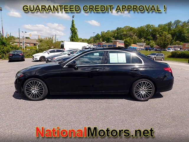 Mercedes-Benz C-Class Vehicle Full-screen Gallery Image 02