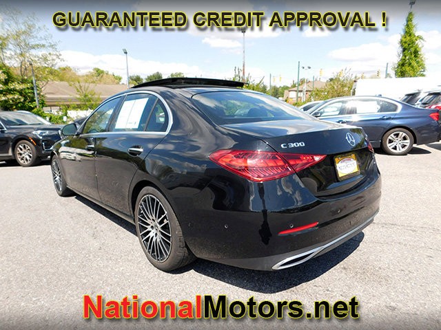 Mercedes-Benz C-Class Vehicle Full-screen Gallery Image 03