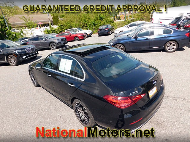Mercedes-Benz C-Class Vehicle Full-screen Gallery Image 04