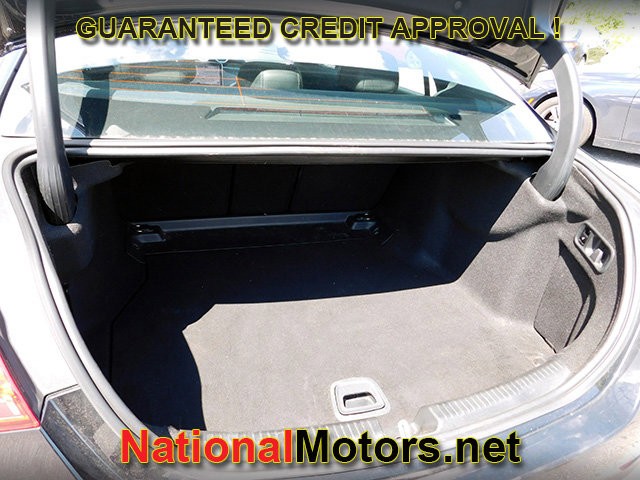 Mercedes-Benz C-Class Vehicle Full-screen Gallery Image 07