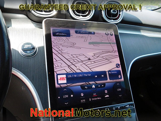 Mercedes-Benz C-Class Vehicle Full-screen Gallery Image 16