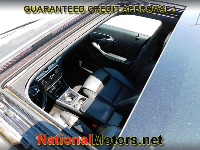 Mercedes-Benz CLA Vehicle Full-screen Gallery Image 08