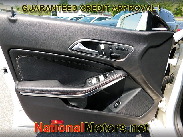 Mercedes-Benz CLA Vehicle Full-screen Gallery Image 13