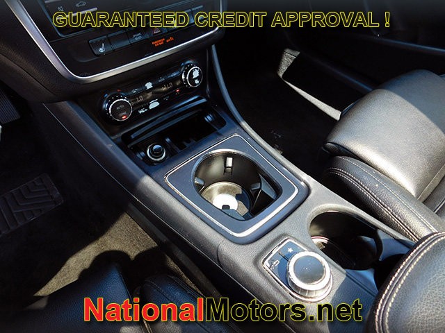 Mercedes-Benz CLA Vehicle Full-screen Gallery Image 17