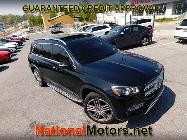 Mercedes-Benz GLS Vehicle Full-screen Gallery Image 02